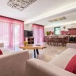 Villa Balkida - *